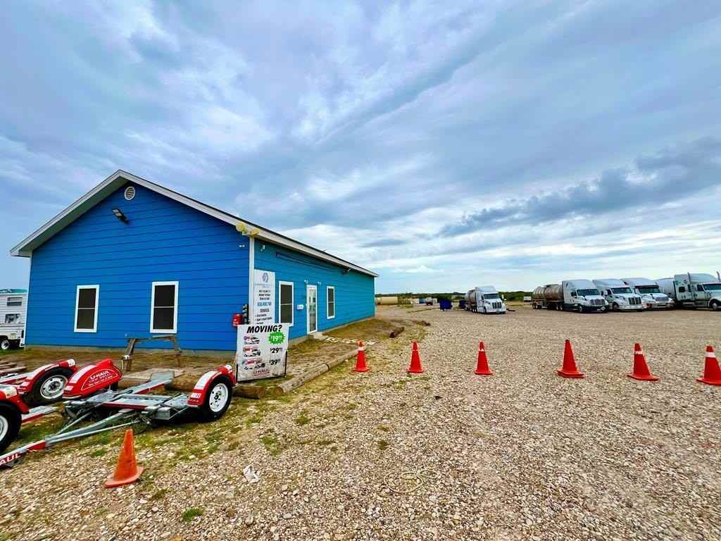 8051 E Us Highway 277 - Photo 2 of 11