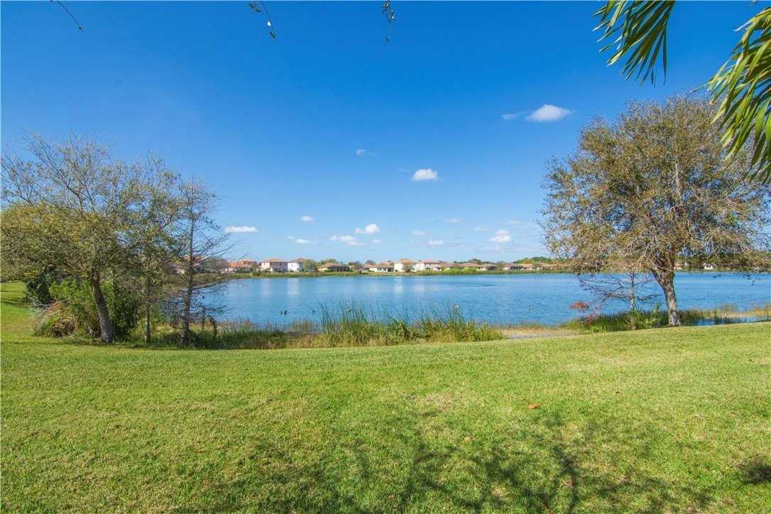 1750 Berkshire Cir Sw - Photo 3 of 33