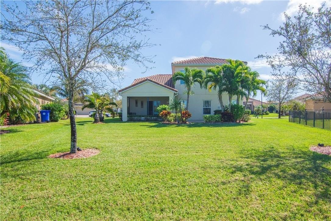 1750 Berkshire Cir Sw - Photo 4 of 33