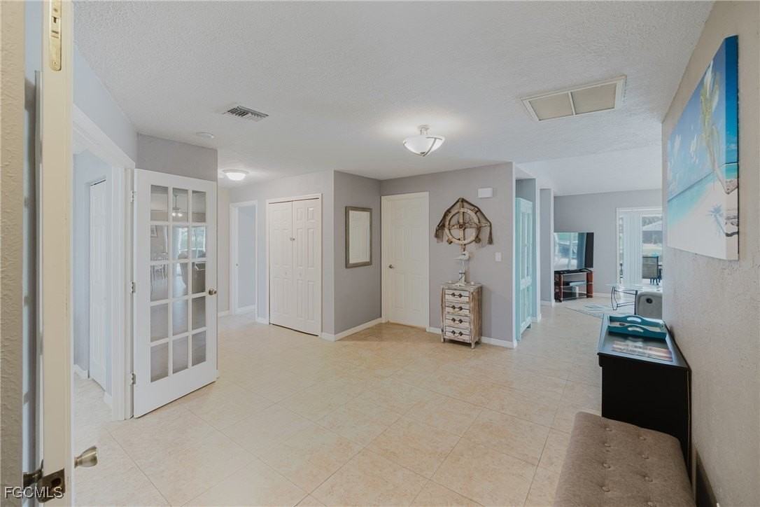 1926 Se 12th Ter - Photo 4 of 24