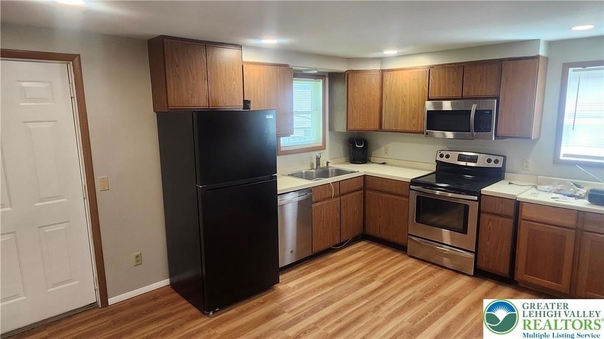 2121 Grove St - Photo 4 of 7