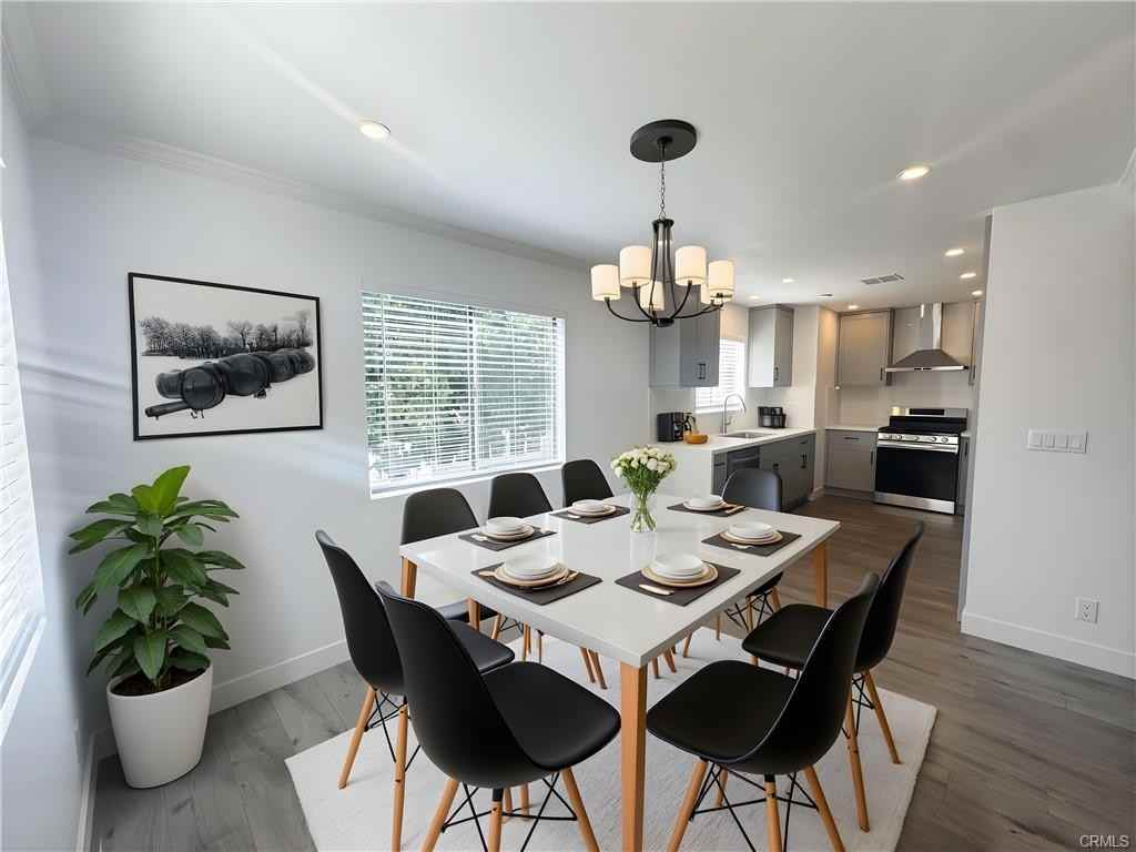 308 N Chester Ave - Photo 3 of 8