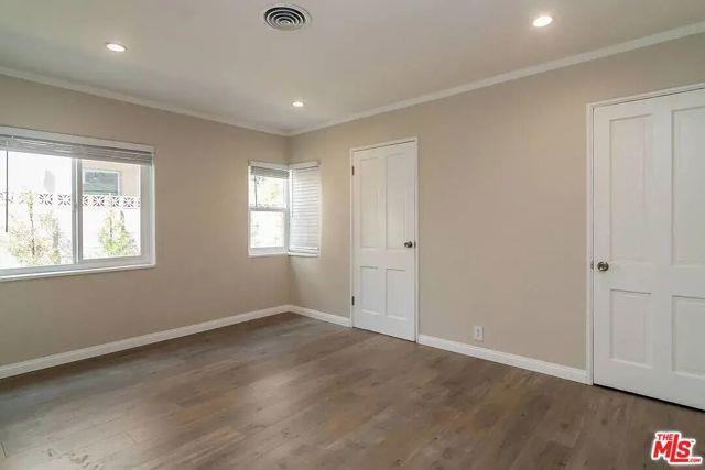 539 S Parish Pl - Photo 2 of 8