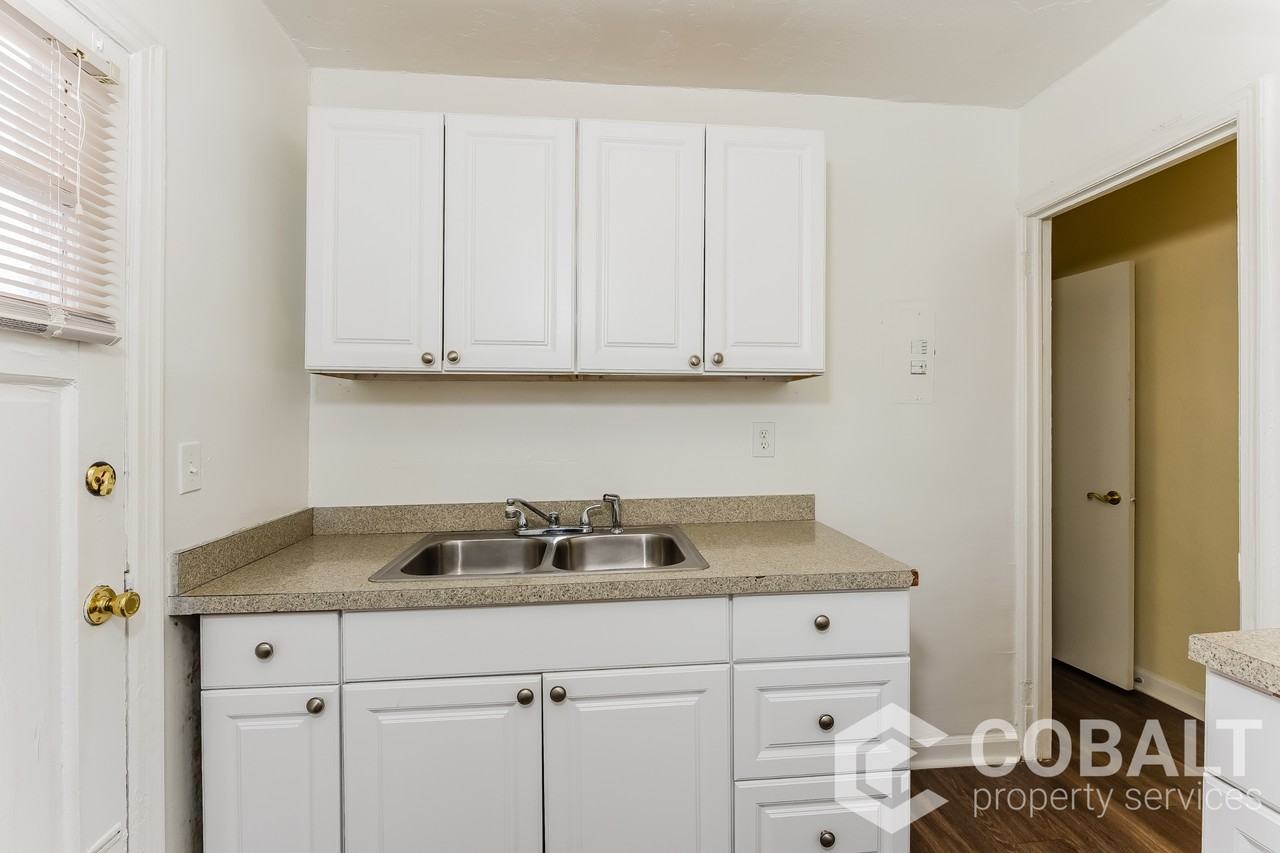 1990 Rockledge Rd Ne #3 - Photo 3 of 17