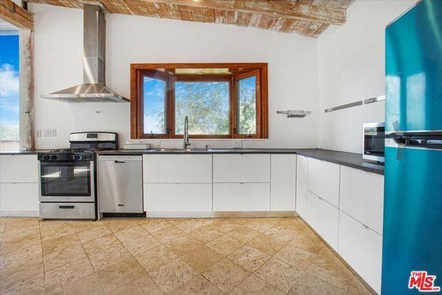 960 N Tigertail Rd - Photo 4 of 8