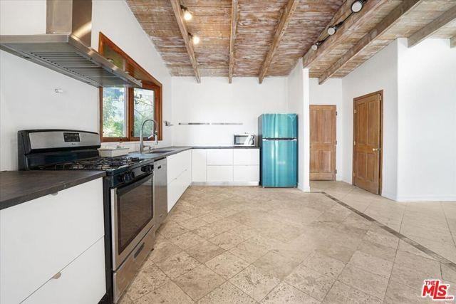 960 N Tigertail Rd - Photo 5 of 8