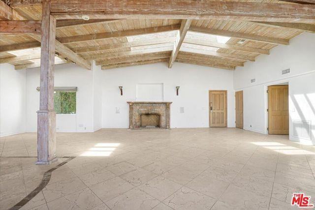 960 N Tigertail Rd - Photo 6 of 8