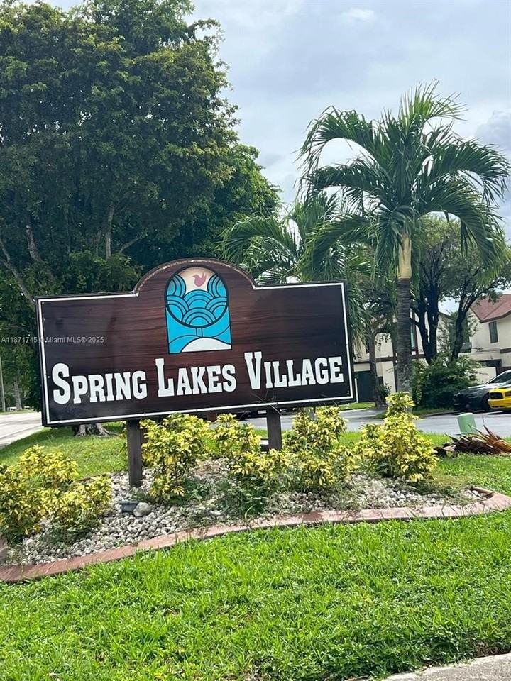 526 Nw 99th Ct #526 - Photo 2 of 36