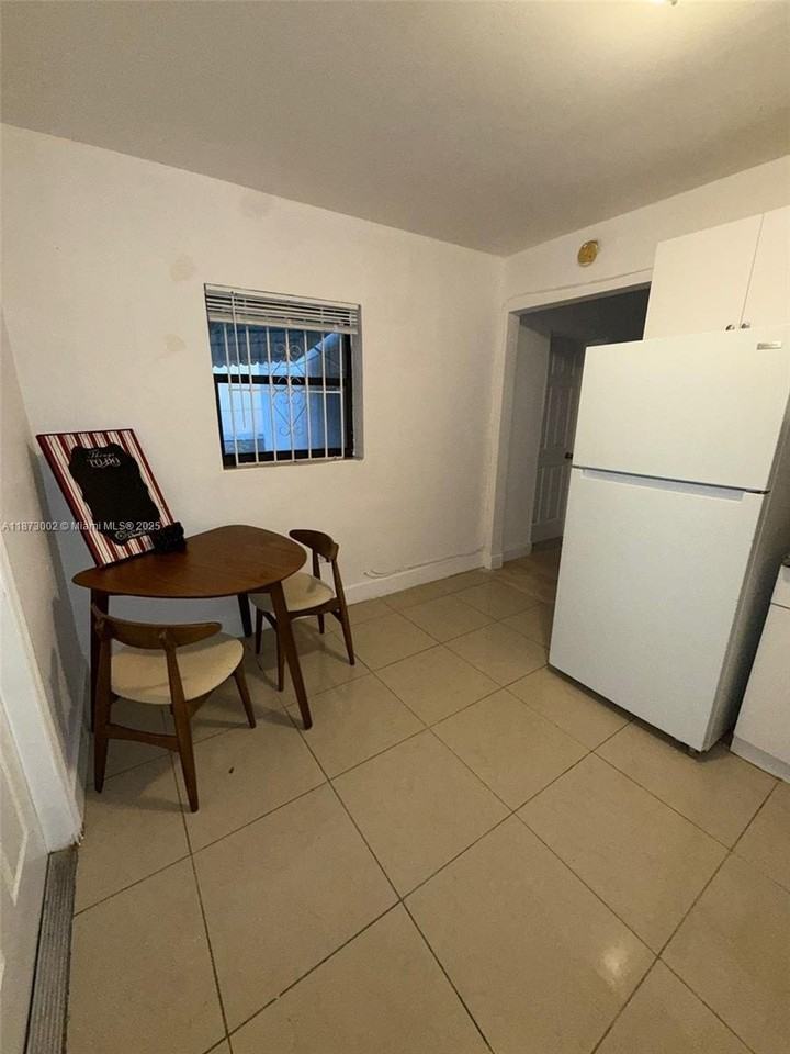 282 Nw 98th St - Photo 3 of 9