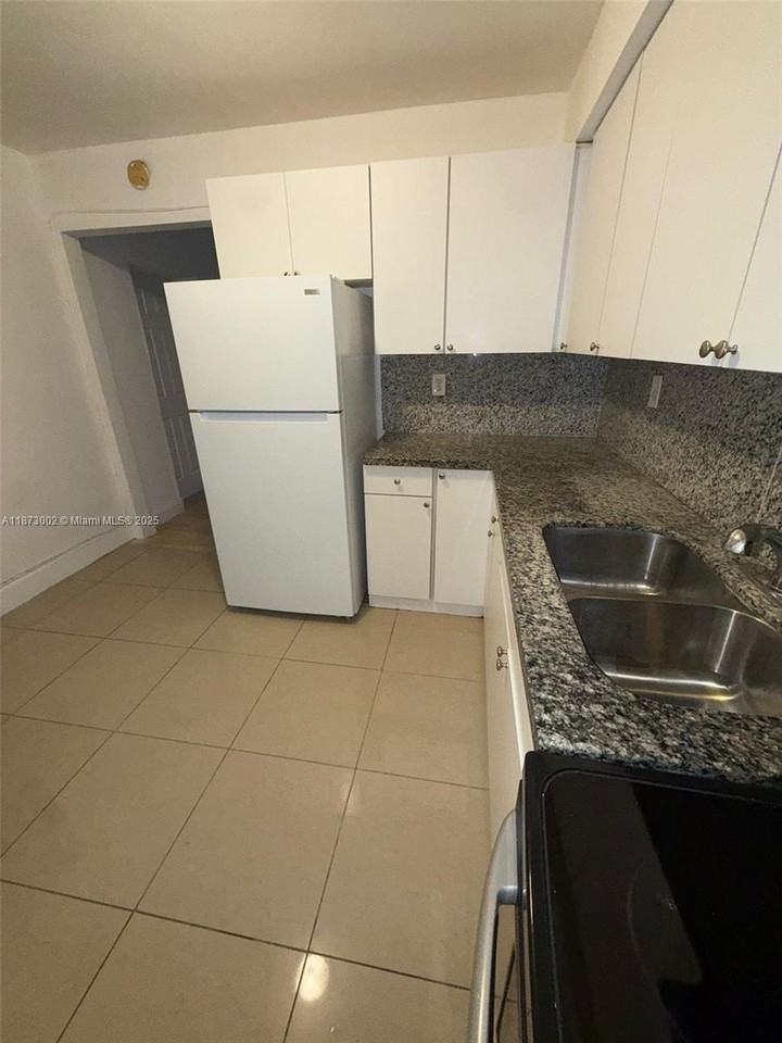 282 Nw 98th St - Photo 4 of 9