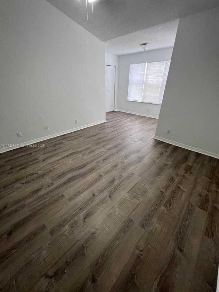 3430 Pinewalk Drive North #636