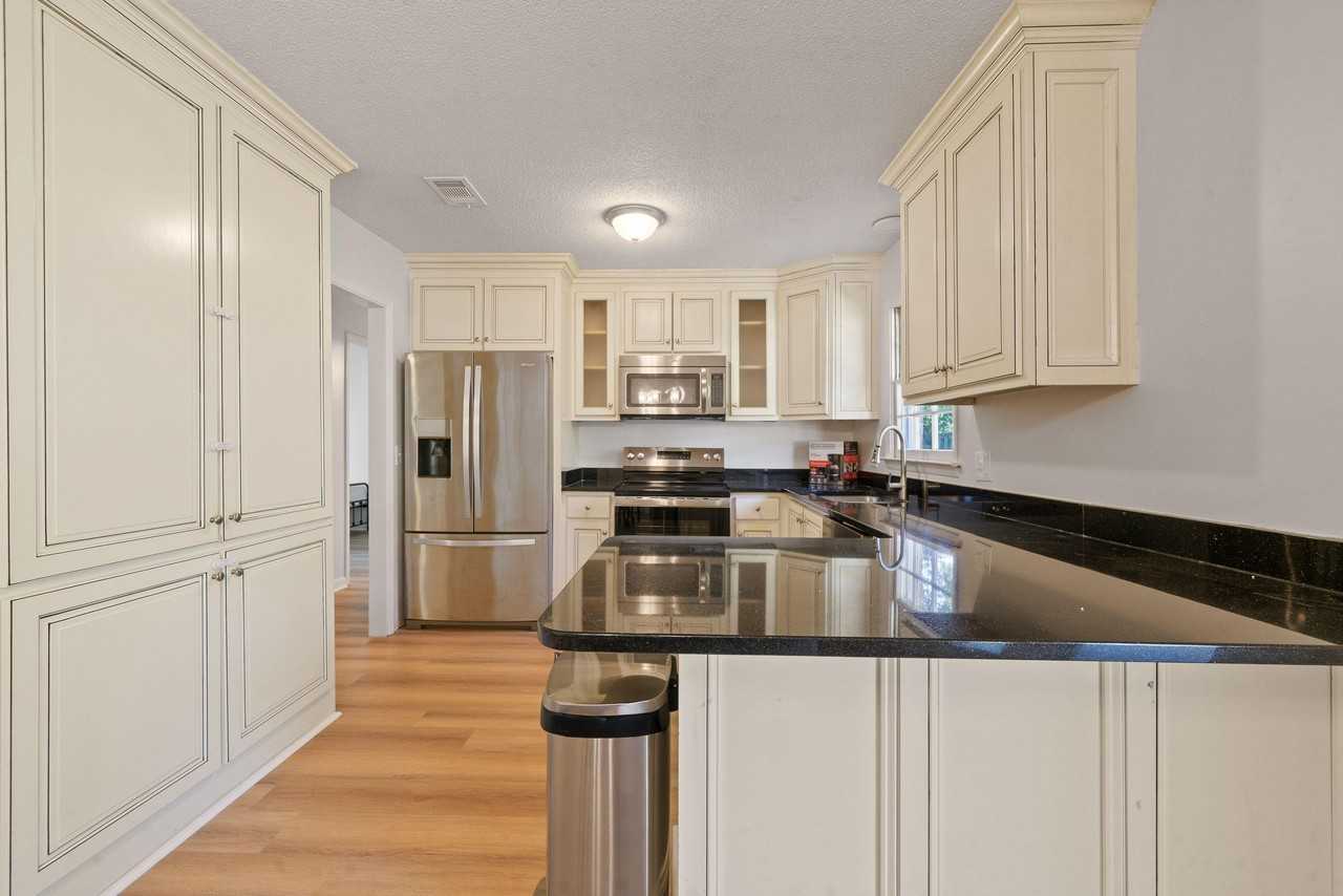 Trippi Ter - Photo 3 of 8