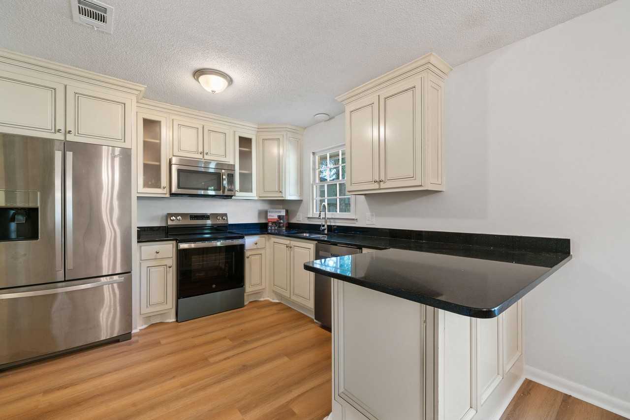 Trippi Ter - Photo 4 of 8