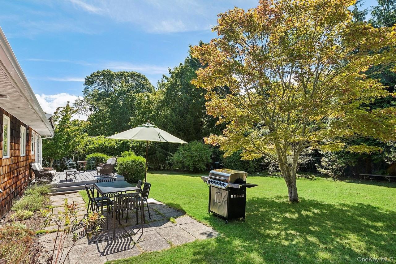 35 Bayberry Ln - Photo 3 of 15