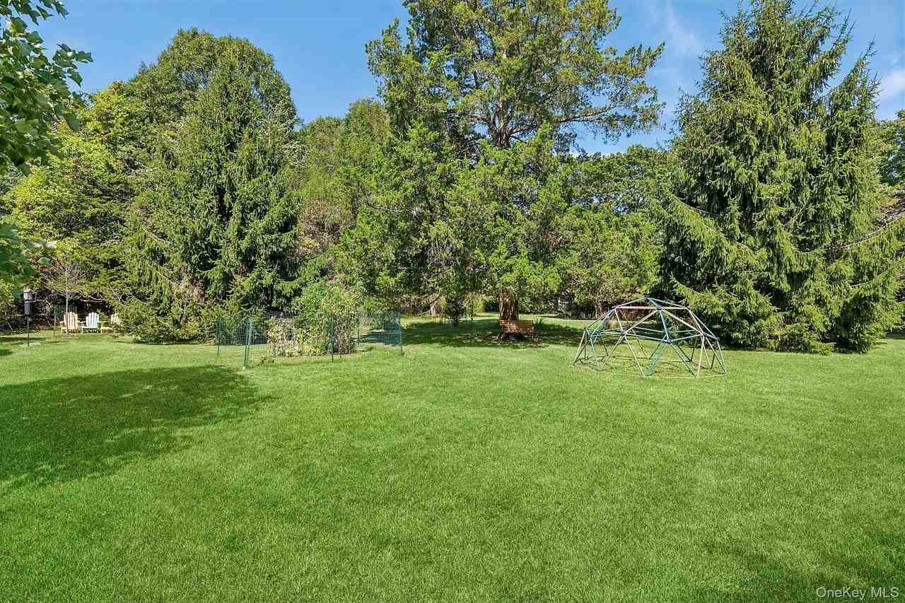 35 Bayberry Ln - Photo 6 of 15