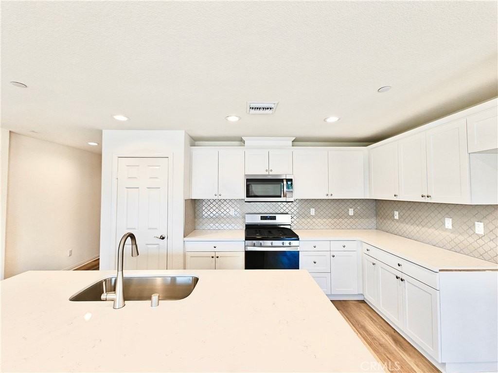 20055 Lemonscent Dr - Photo 5 of 19