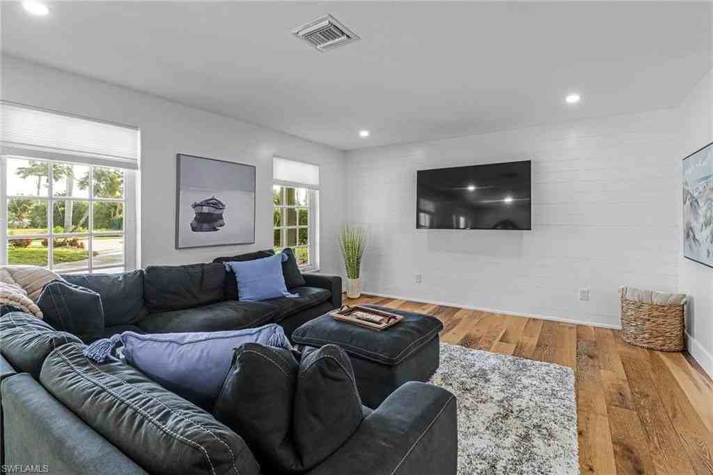 1823 Hurricane Harbor Ln - Photo 5 of 30