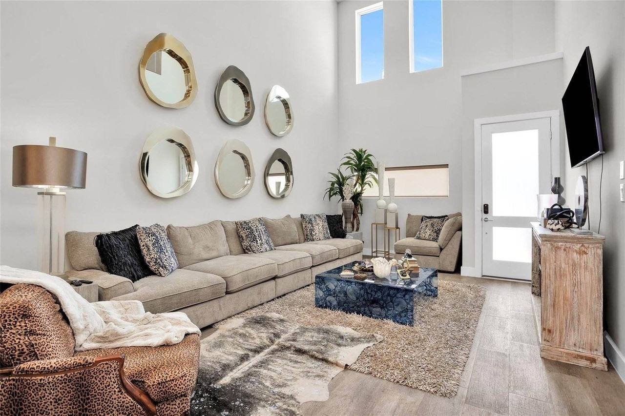 2209 Padron Pl - Photo 2 of 32