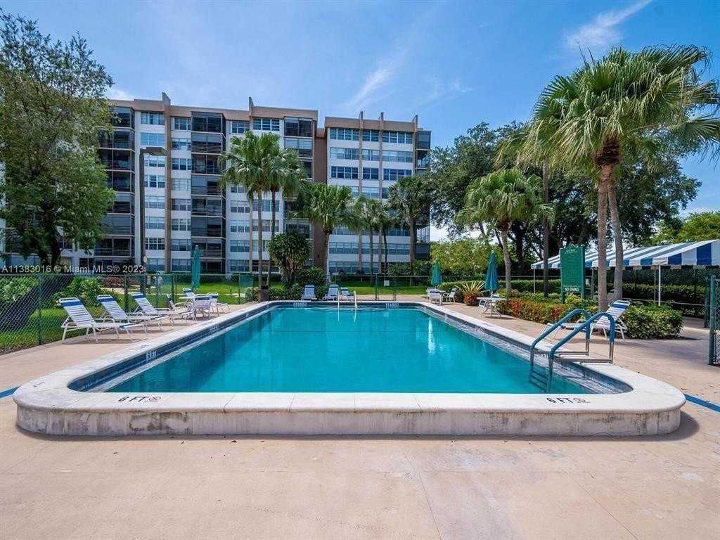 1400 Saint Charles Pl #211 - Photo 2 of 32