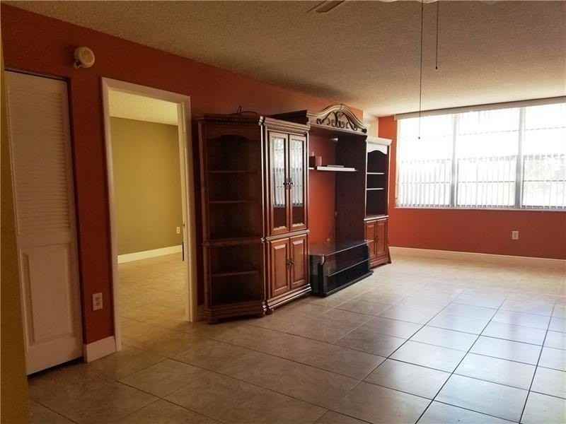 1400 Saint Charles Pl #211 - Photo 6 of 32