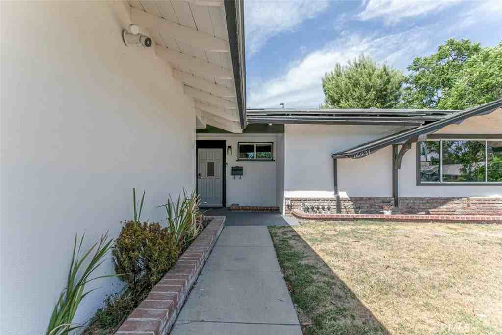 16931 Itasca St - Photo 5 of 47