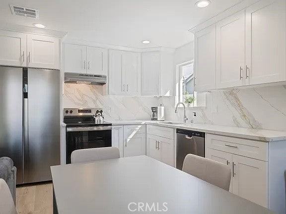 8660 Laurel Canyon Blvd - Photo 4 of 18