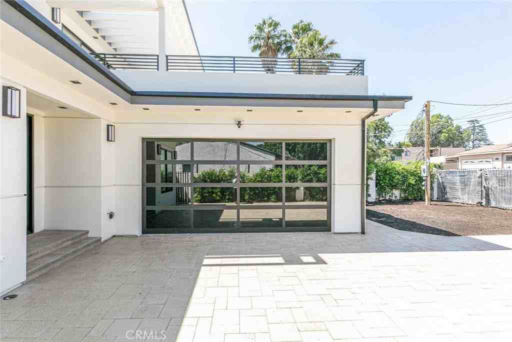 6426 Varna Ave - Photo 3 of 50