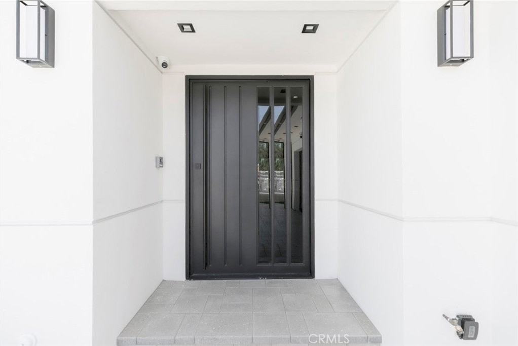 6426 Varna Ave - Photo 4 of 50