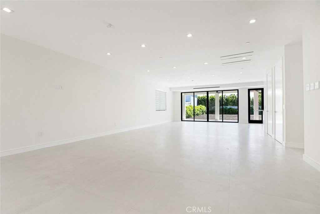 6426 Varna Ave - Photo 5 of 50