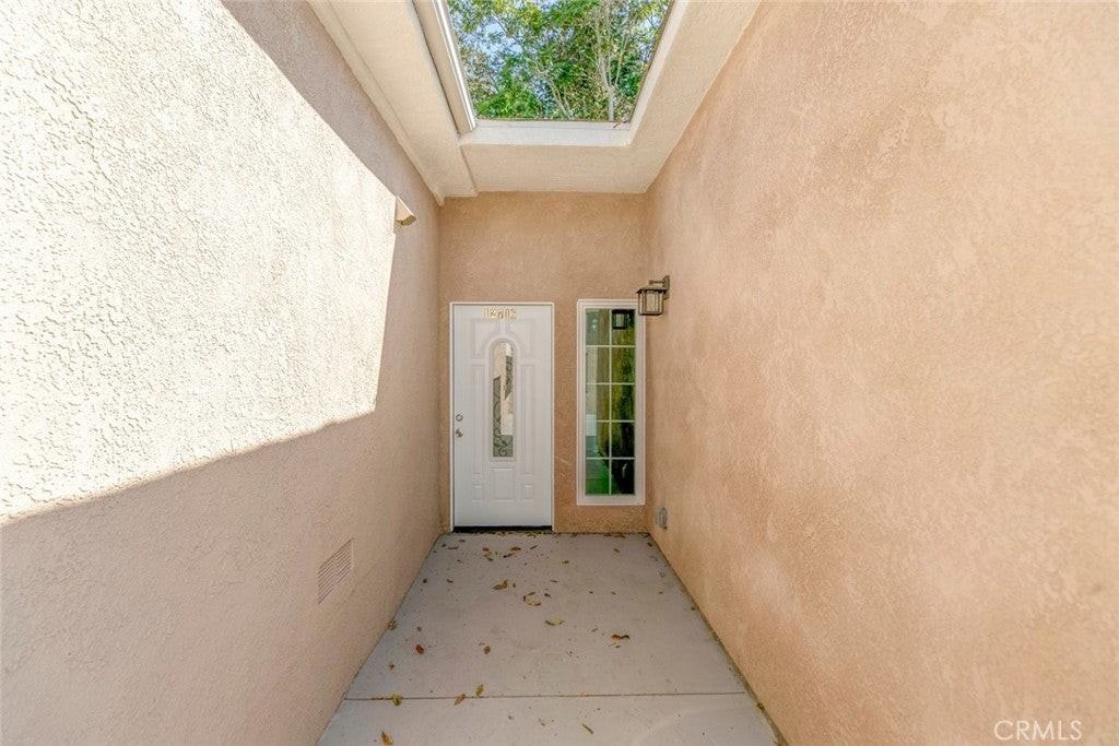 12716 Hart St - Photo 2 of 13