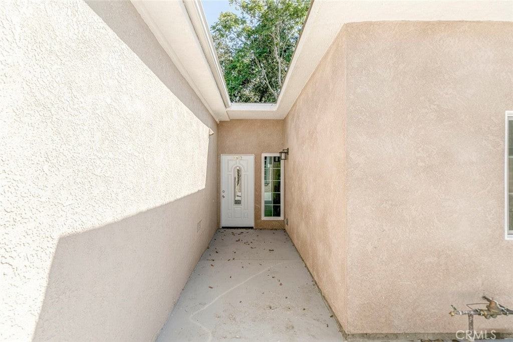 12716 Hart St - Photo 3 of 13