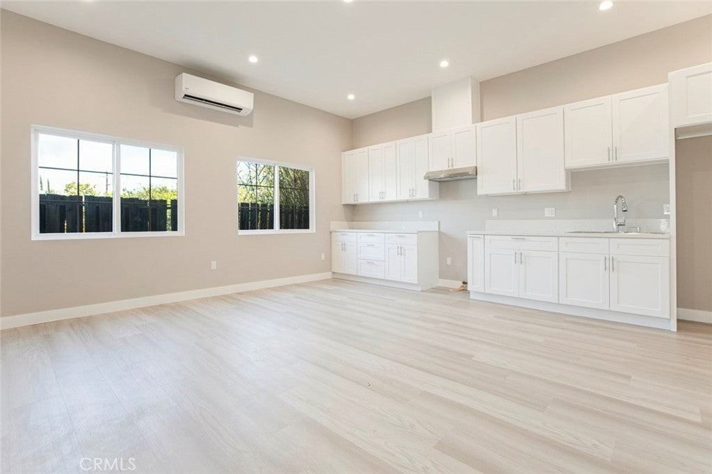 12716 Hart St - Photo 5 of 13