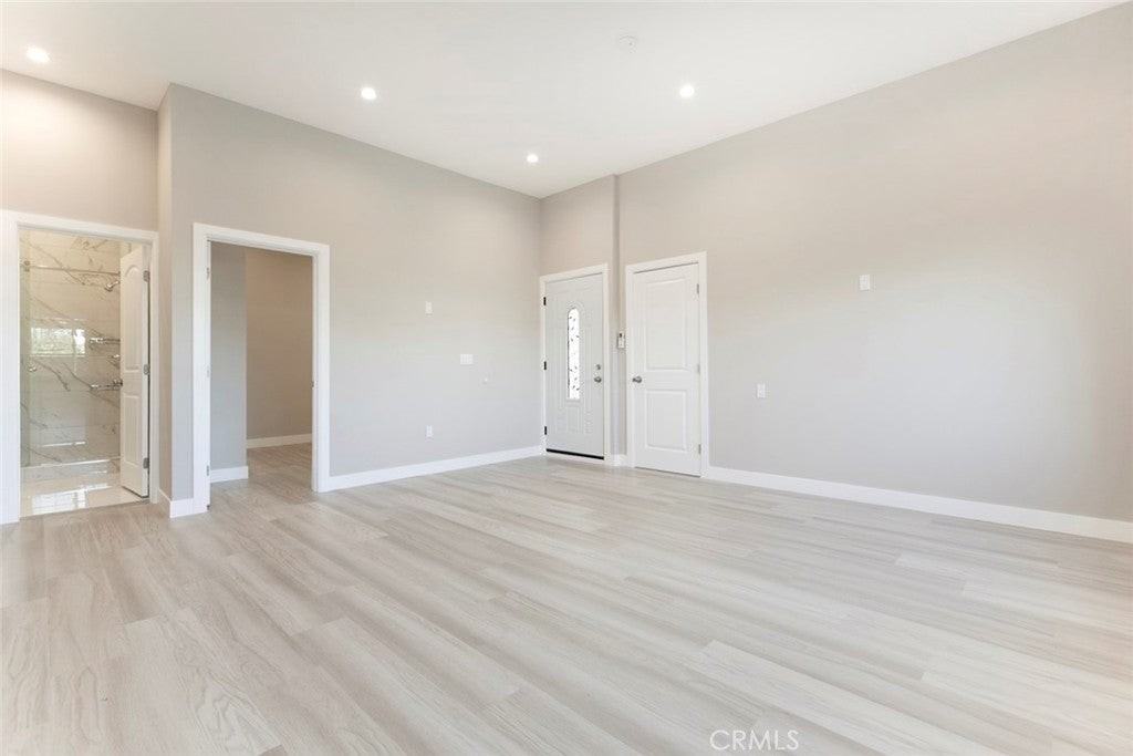 12716 Hart St - Photo 7 of 13