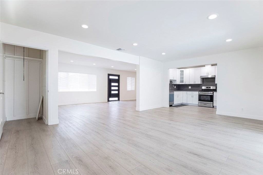 14565 Runnymede St - Photo 3 of 36