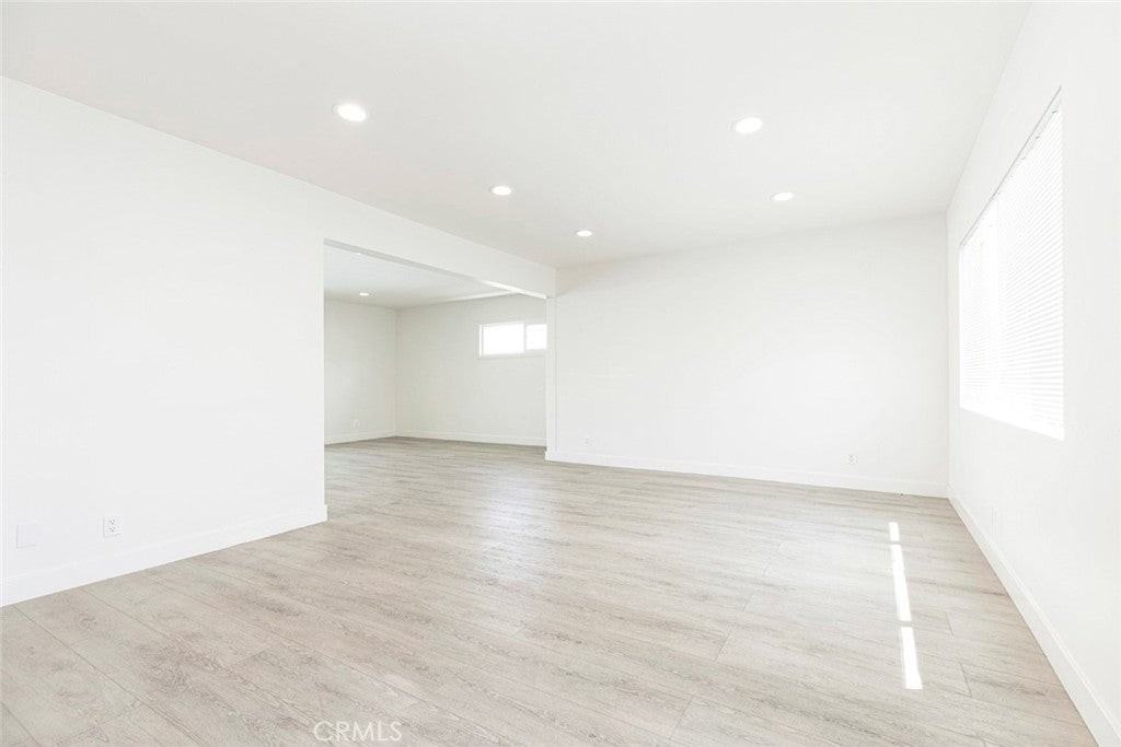 14565 Runnymede St - Photo 5 of 36