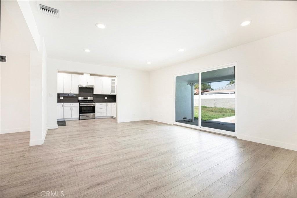 14565 Runnymede St - Photo 6 of 36