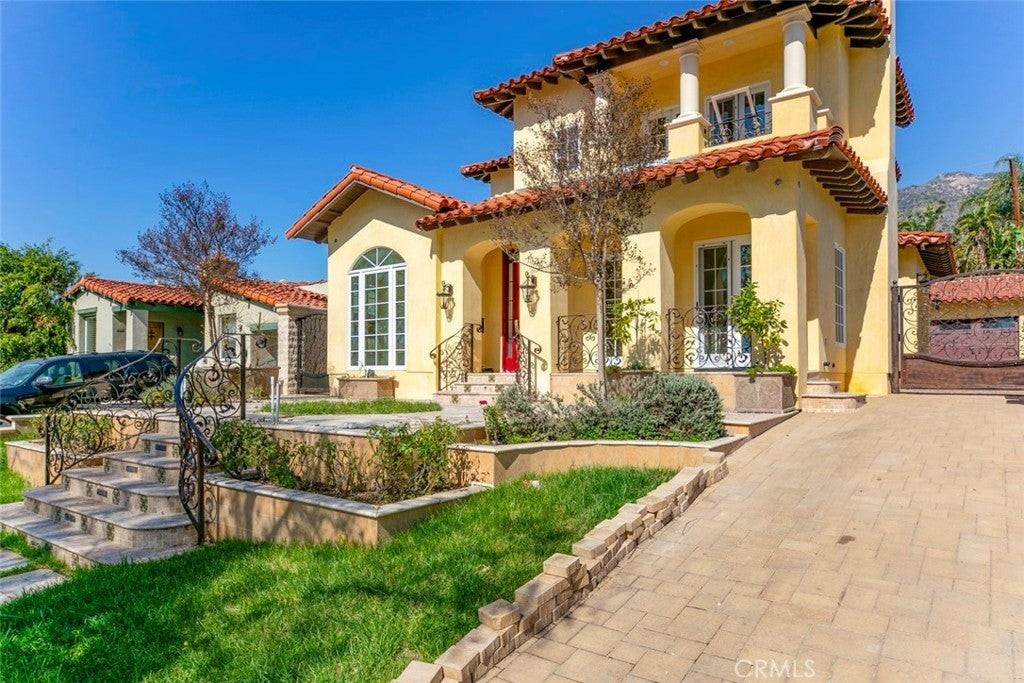 1953 Bellevue Dr - Photo 2 of 45