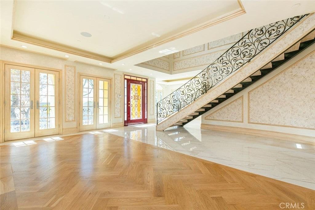 1953 Bellevue Dr - Photo 4 of 45