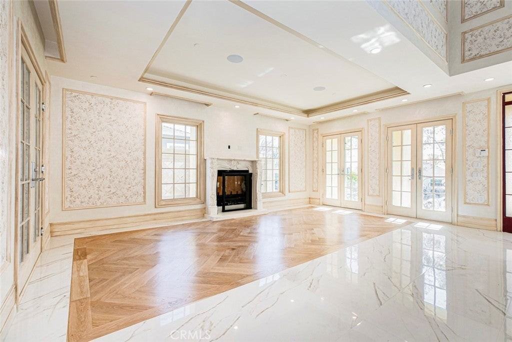 1953 Bellevue Dr - Photo 5 of 45