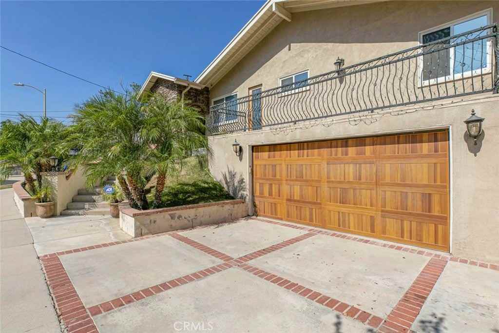 9434 Mclennan Ave - Photo 3 of 39