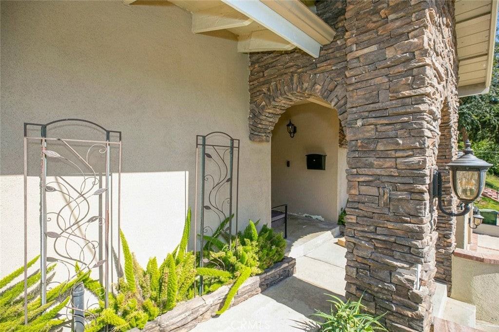 9434 Mclennan Ave - Photo 6 of 39