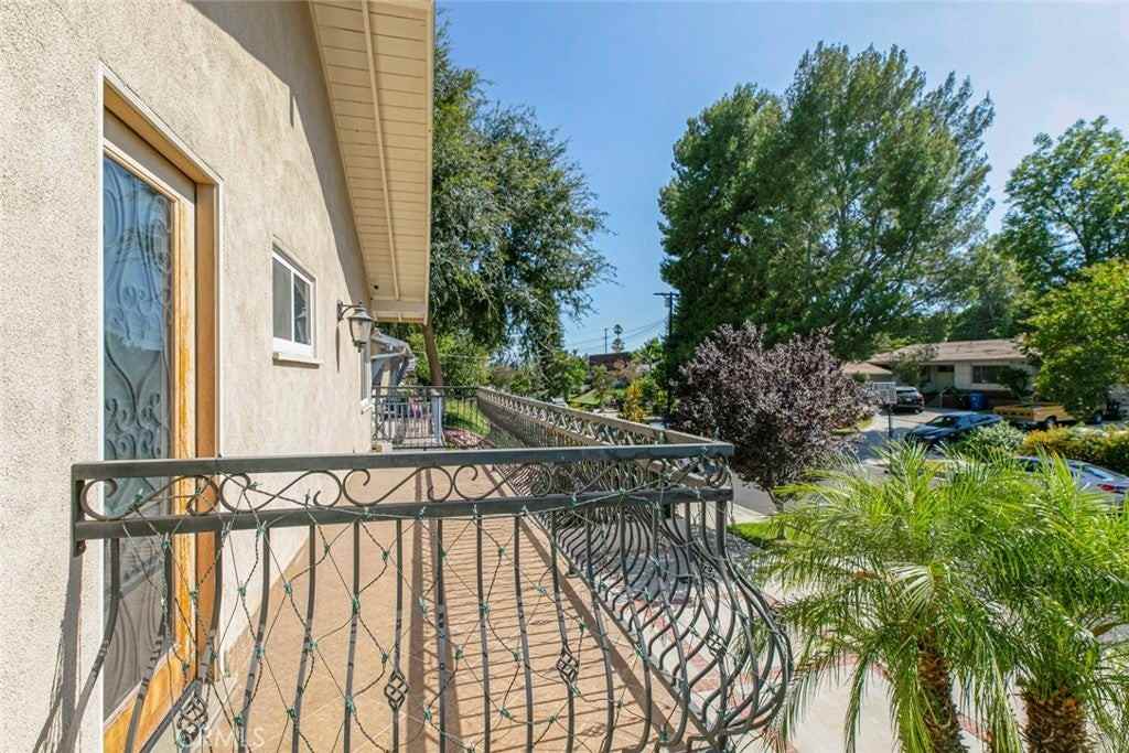 9434 Mclennan Ave - Photo 7 of 39