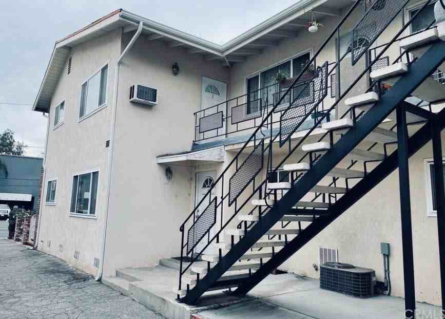 5730 Laurel Canyon Blvd - Photo 2 of 4