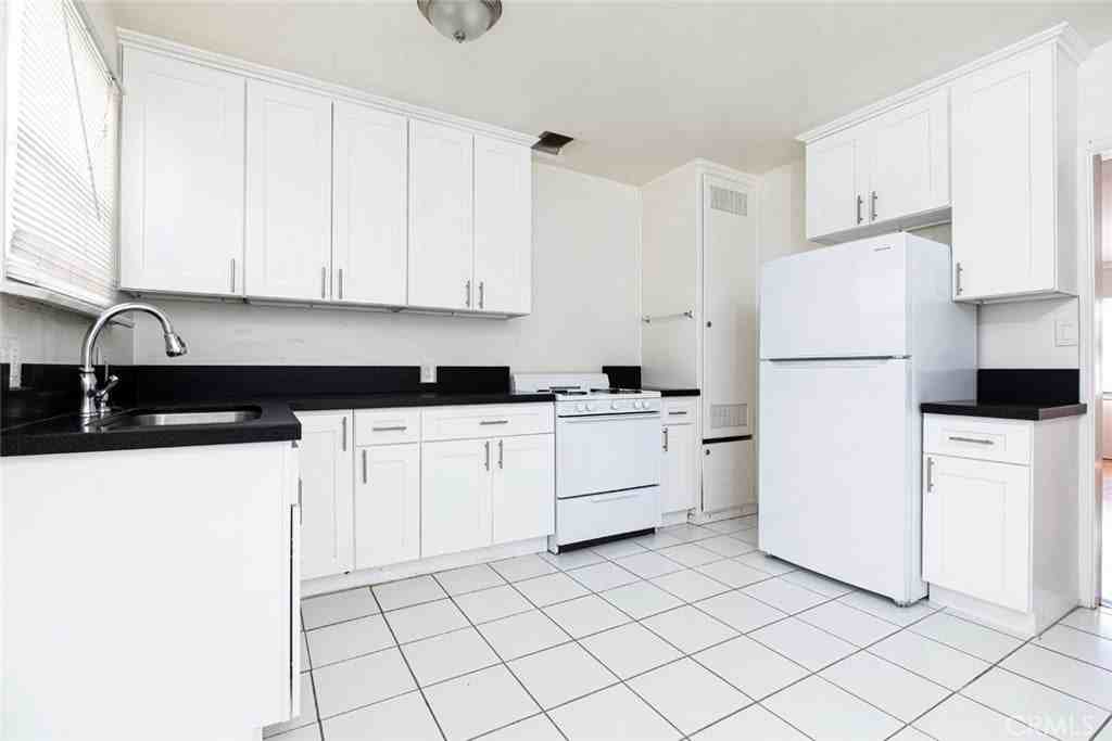 4135 Warner Blvd - Photo 5 of 12