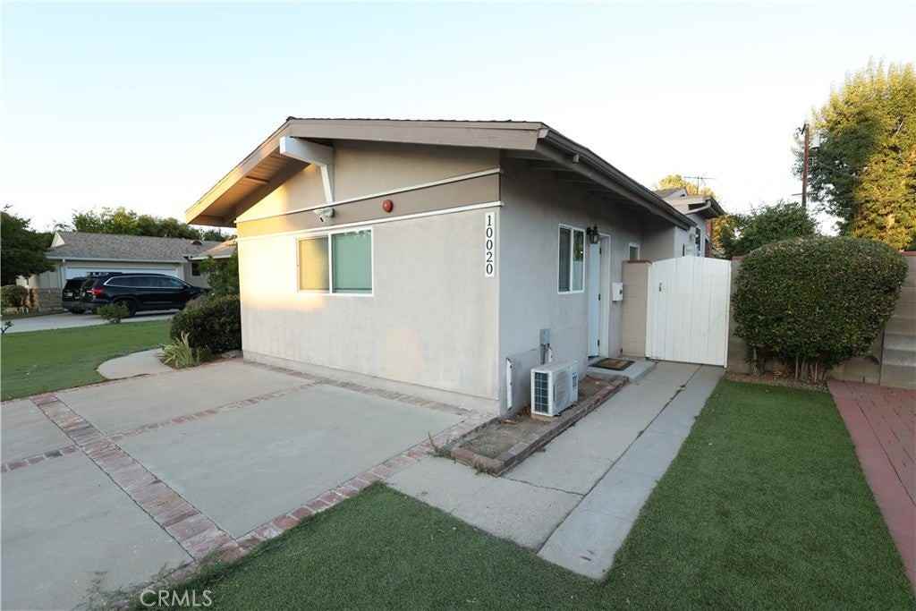 10020 Gothic Ave - Photo 2 of 12