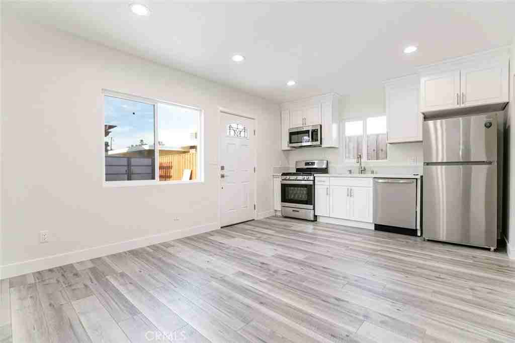 17222 Horace St - Photo 5 of 14