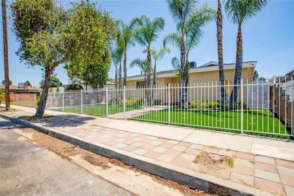 12922 Strathern St - Photo 2 of 41