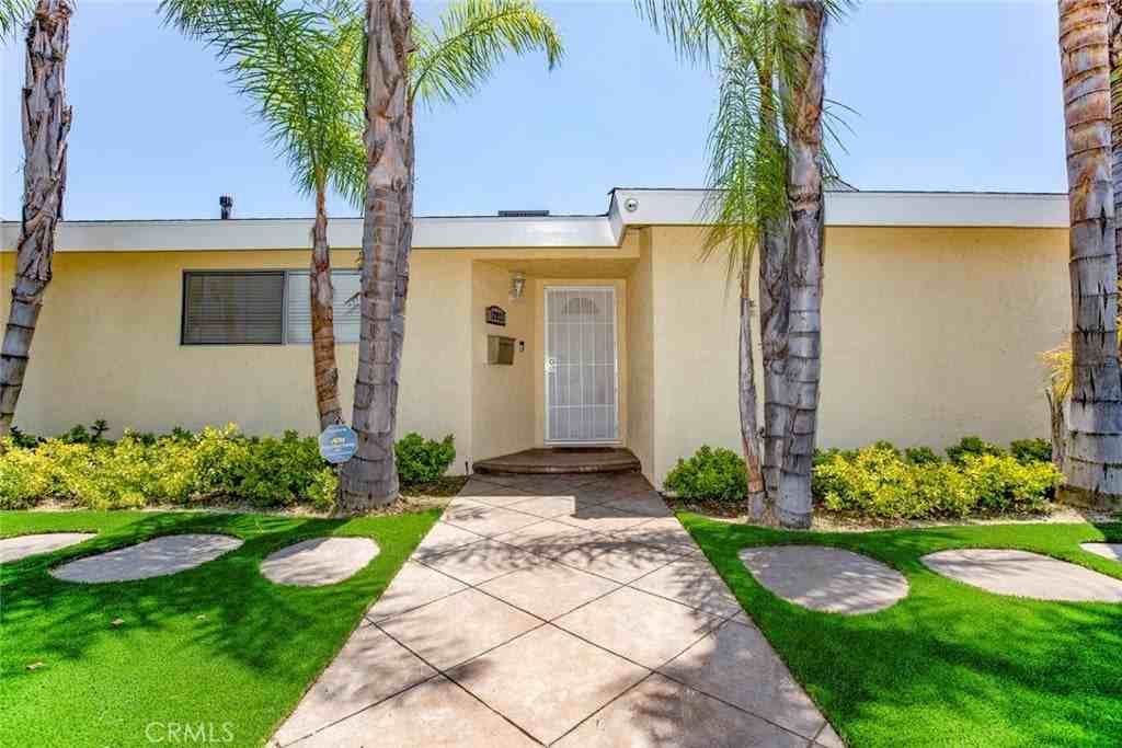 12922 Strathern St - Photo 3 of 41