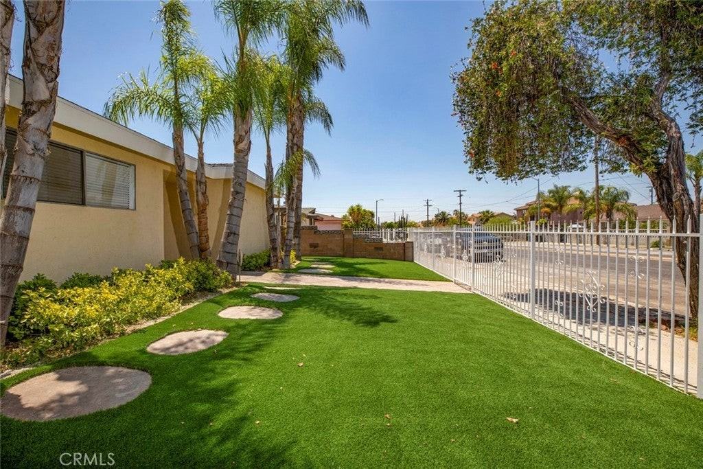 12922 Strathern St - Photo 5 of 41