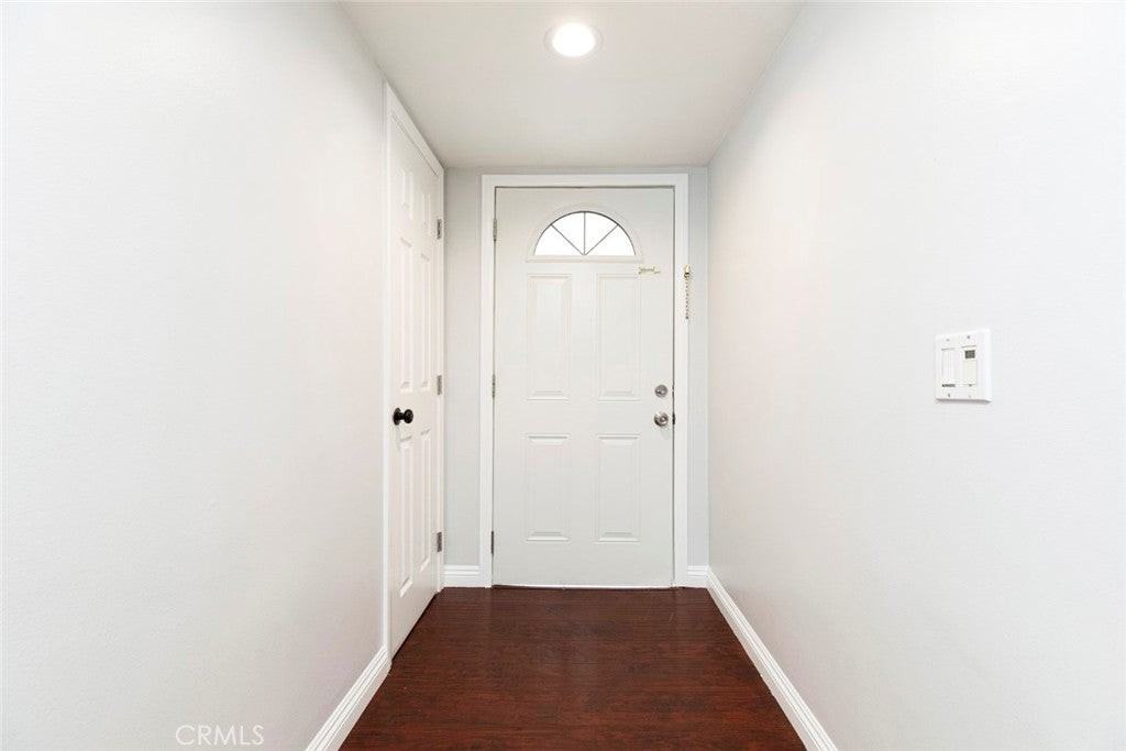 12922 Strathern St - Photo 7 of 41